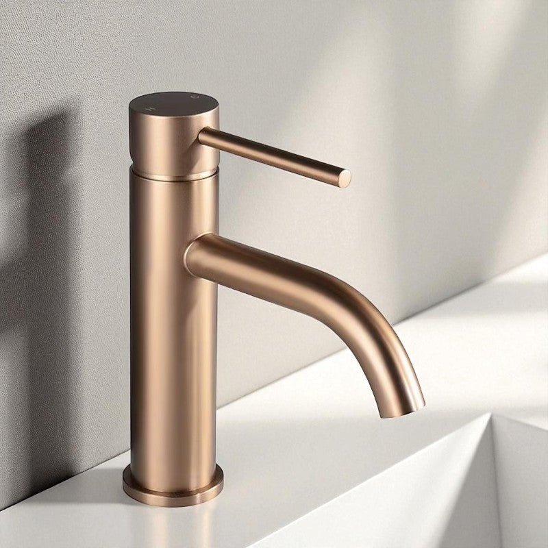 Robinet en inox brossé or rose avec base circulaire