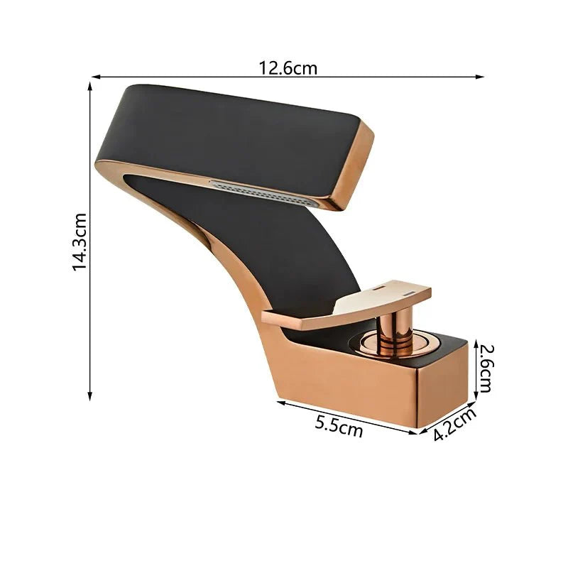 Robinet de salle de bain avec finition en laiton doré