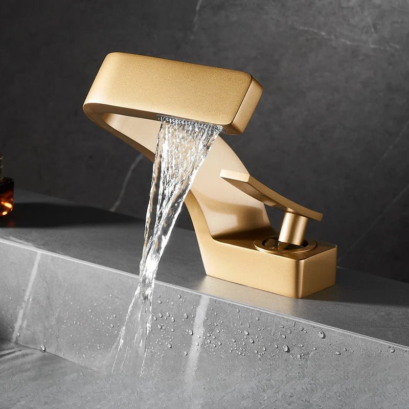 Robinet de salle de bain avec design minimaliste