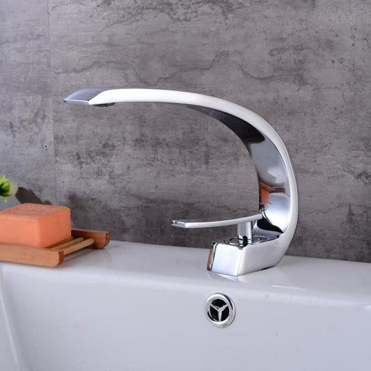 Robinet en laiton avec structure robuste et élégante