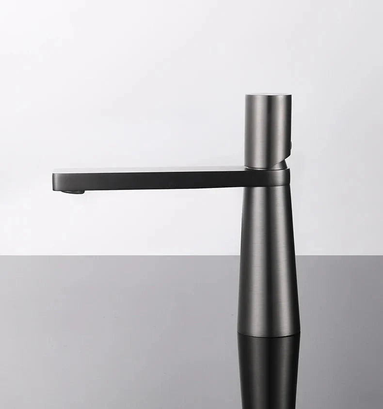 Vue latérale du robinet de lavabo, version haute