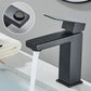 Robinet en inox moderne avec finition noire, vue de côté