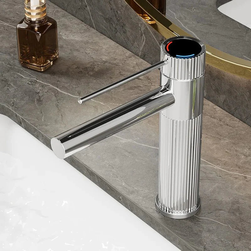 Robinet de salle de bain avec levier unique, design épuré
