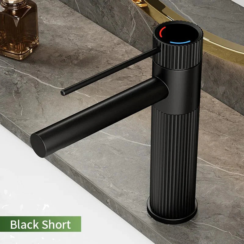Vue d'ensemble d'un robinet de lavabo, style intemporel