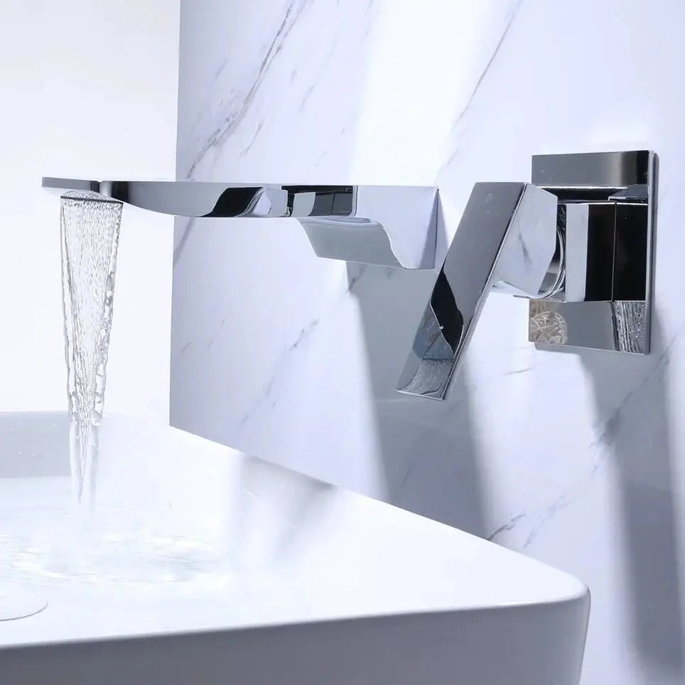 Robinet mural en laiton avec jet cascade élégant