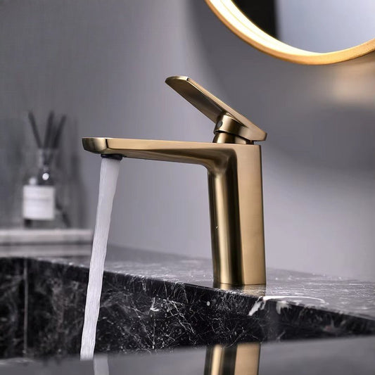 Mitigeur carré en laiton avec surface anti-traces