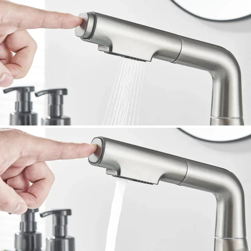 Robinet en position relevée, écoulement large visible