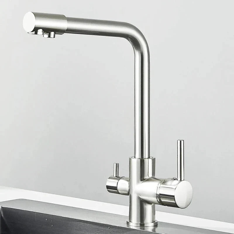 Robinet en nickel brossé, combinant robustesse et design contemporain