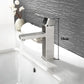 Vue latérale d'un robinet inox brossé, design épuré