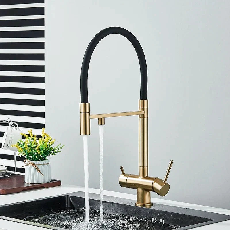 Robinet de cuisine en or brossé avec finition luxueuse