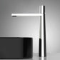 Robinet noir et argent avec finition métallique brillante