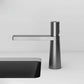 Robinet noir en gris mat avec design minimaliste