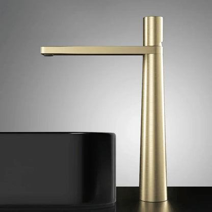 Robinet noir et or brossé avec finition texturée