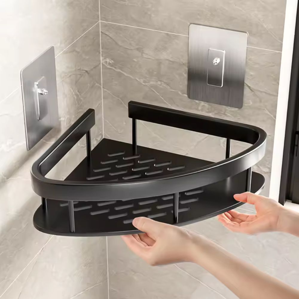 Étagère en aluminium argentée fixée au mur