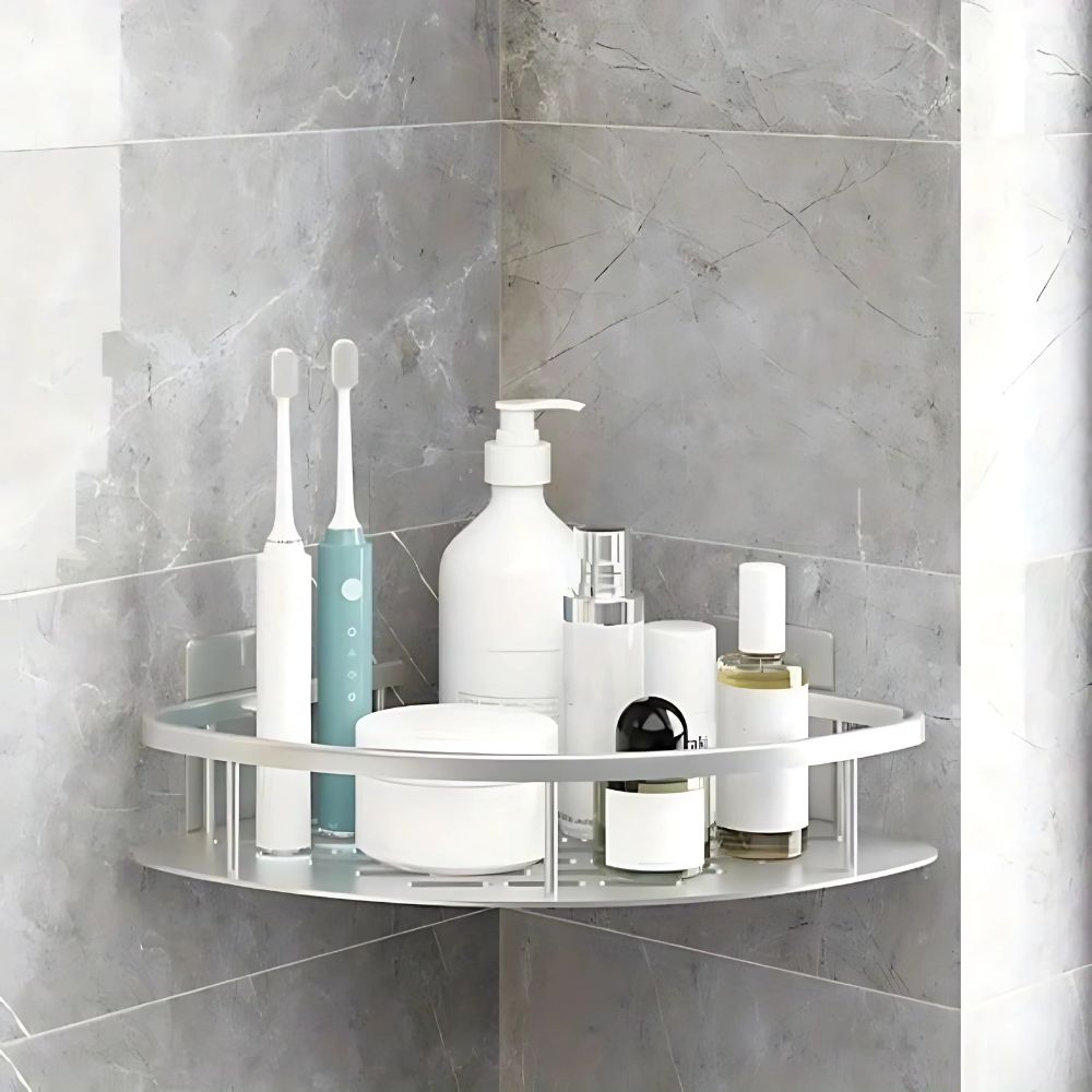 Vue latérale de l'étagère de douche moderne