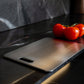Planche à découper antibactérienne sur une surface de cuisine